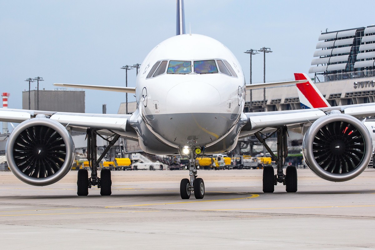 A 320 Neo der Lufthansa auf dem Vorfeld unterwegs