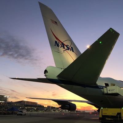 Heck des Forschungsflugzeugs Sofia beim Sonnenaufgang