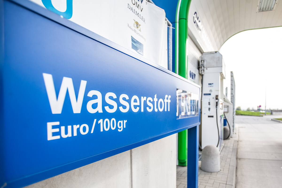 Schild an Wasserstoff-Tankstelle