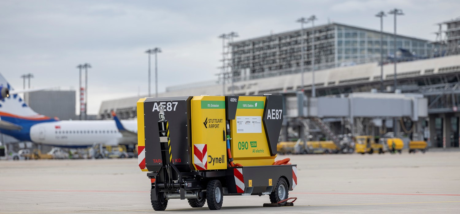 Elektrische mobile Bodenstromeinheit vor dem Terminal